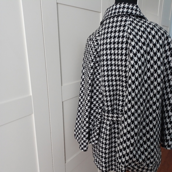 EDEN COURT Cape Coat - Picture 4 of 6